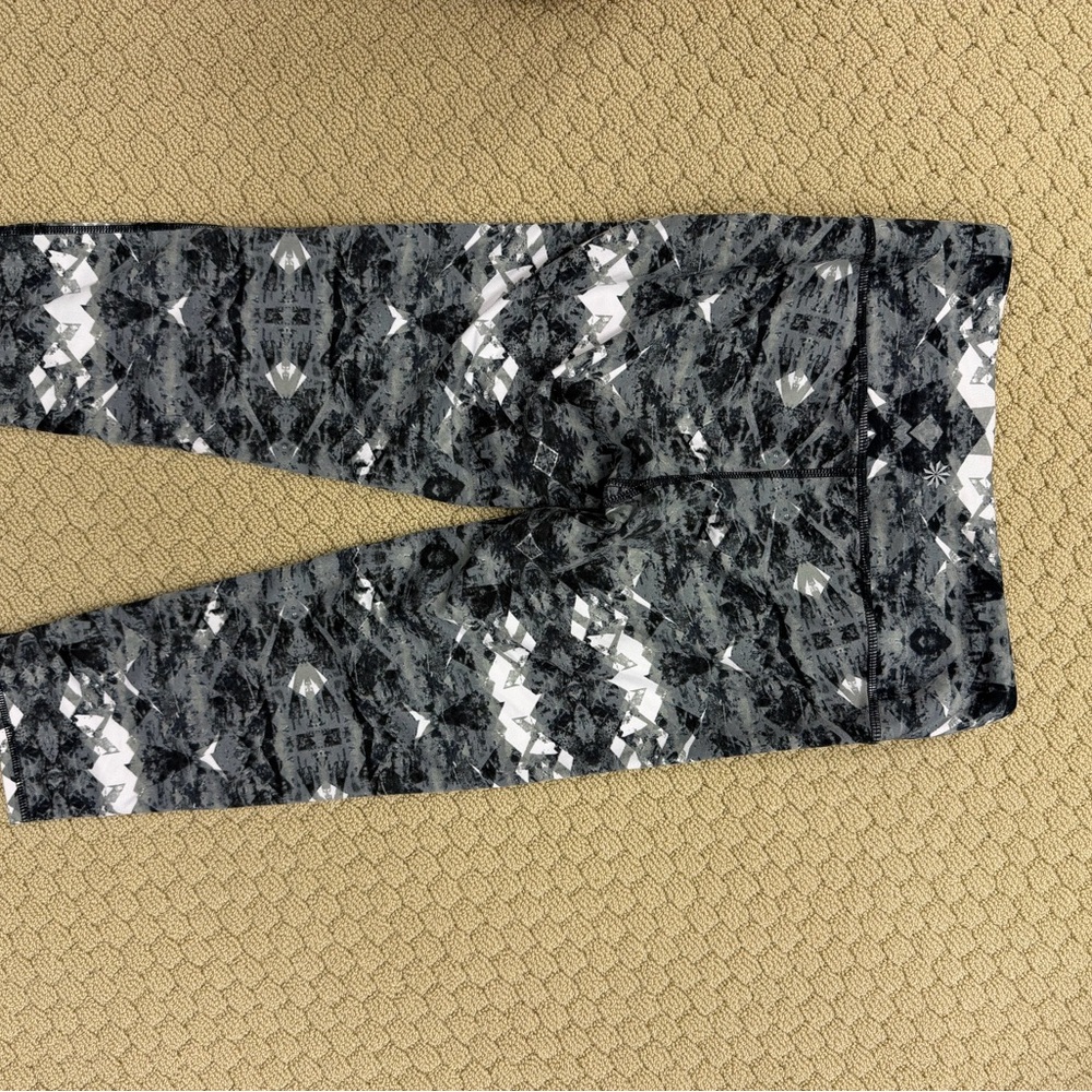 Athleta Crop Leggings in Black and Gray Pattern